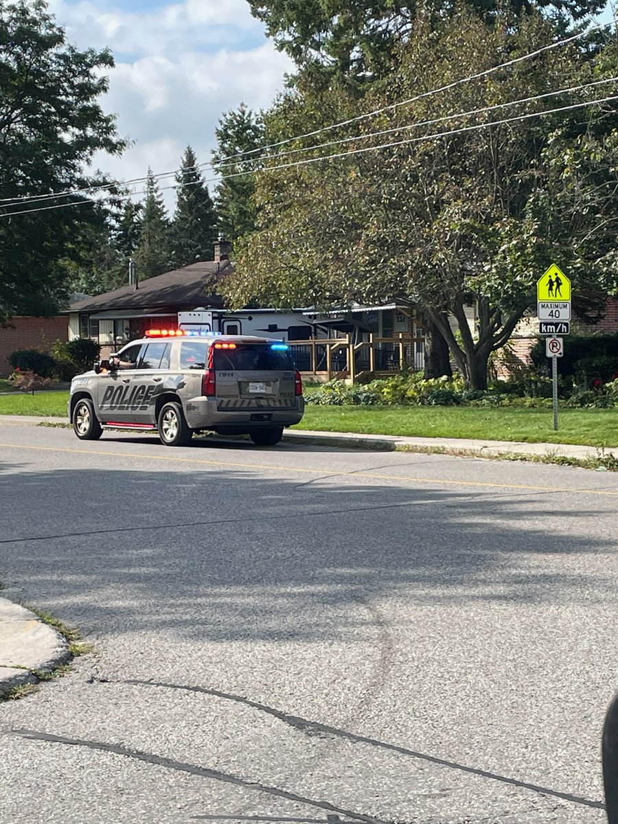 Woodstock_PS's tweet photo. Today the WPS Community Response Unit (CRU) are out conducting #OperationZero with a focus on school zone safety!
We have made it through the first couple weeks of school, but remember to slow down, watch for children and pedestrians and obey signs in school zones all year. https://t.co/FWepkhQKN6