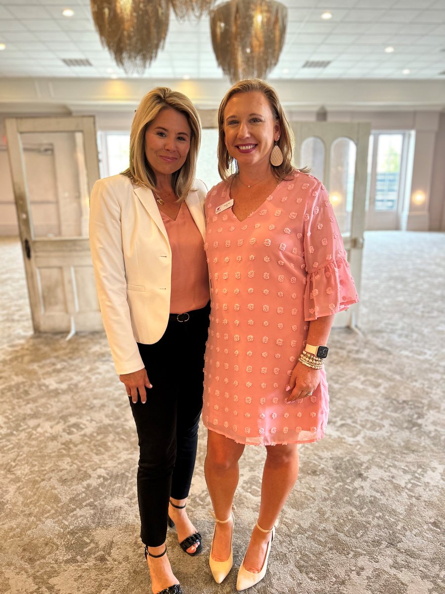 doverecovery's tweet image. Thank you for serving as our emcee, @angelaganote! #DoveHouse #UnlockingHope