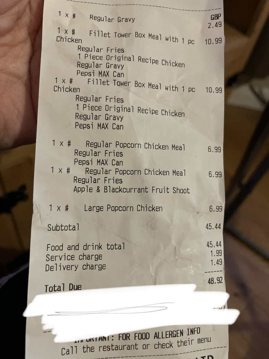 ange_hammond's tweet photo. @kfc @JustEatUK actually fuming right now! 
We ordered 4 meals with extra toltal nearly £50! 
Can’t get hold of the restaurant!
photos included what we ordered what we received and the note I had specifically written to the restaurant!!!! https://t.co/rFOYeipyY5