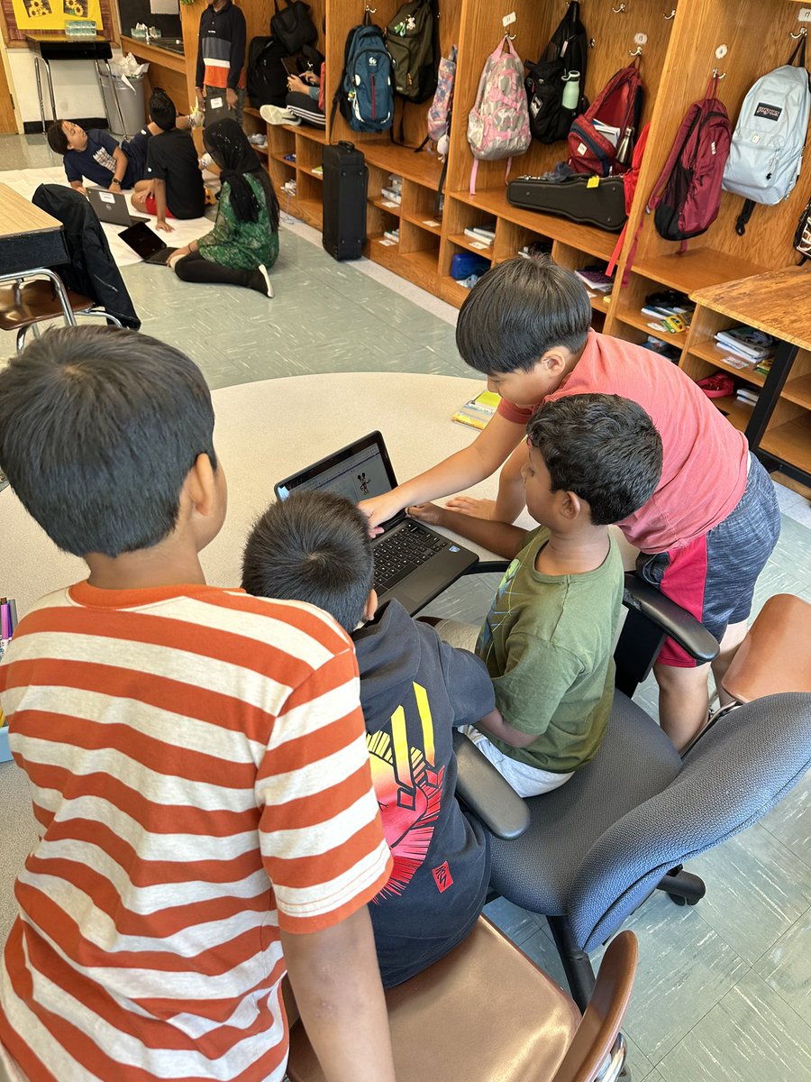 MrsCovasClass's tweet photo. Our artists, researchers, builders, and animators hard at work. https://t.co/SN3CIt9Mu8