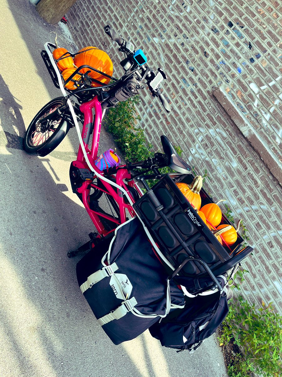 chiyclist's tweet photo. Hauling more cargo than every car, SUV, and pickup truck that I passed. 🦾 🚲
🎃🎃🎃🎃🎃🎃🎃🎃🎃🎃🎃🎃🎃
#BikeChi @ternbicycles #CarryShitOlympics #SpookySanta https://t.co/N6l1uuUJjc
