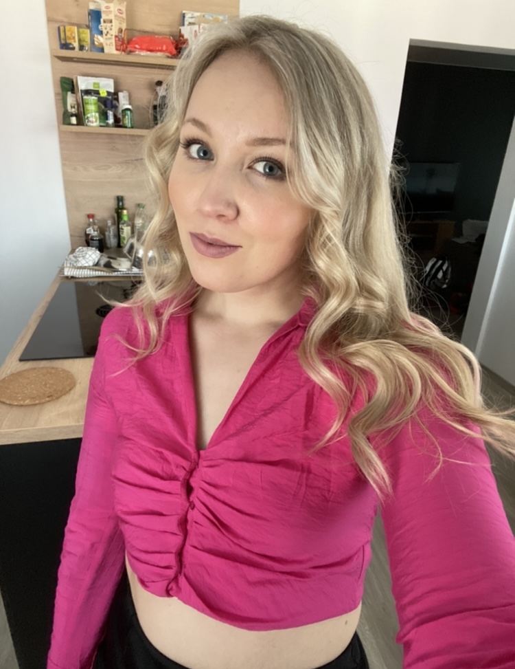 Stephanillazzzx's tweet photo. Your future girlfriend? 

#onlyfansbabe #girlfriend #nsfwtw https://t.co/oitdje7j2W