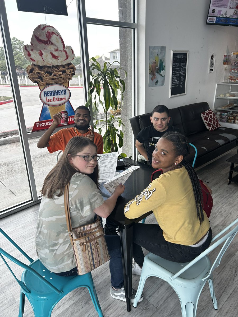 hanney2022's tweet photo. Love trying new places that young adults find in their communities!! @MarcusAllen1977 @lesliejohnson81 @MOSAIChumbleisd https://t.co/i8Ru6SEj7D