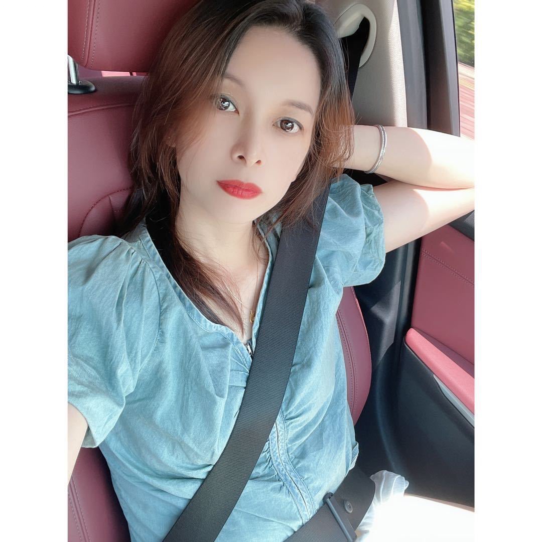 RJ0755's tweet photo. 我姐姐好看嘛 https://t.co/y3k16H6IJZ