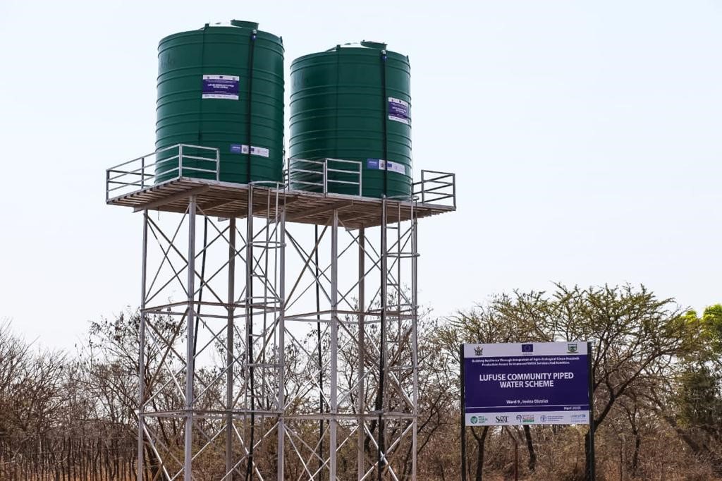 PatriceTalla's tweet photo. Appreciated the collaborative effort! Visited Lufuse Primary School in Insiza district with @UNICEFZIMBABWE, &amp; @MLFAWRD to witness the impact of the @euinzim funded #ERVHIZ project. It's empowering communities with clean, renewable for WASH, nutrition, &amp; agriculture initiatives. https://t.co/lFVi6Z2vVf