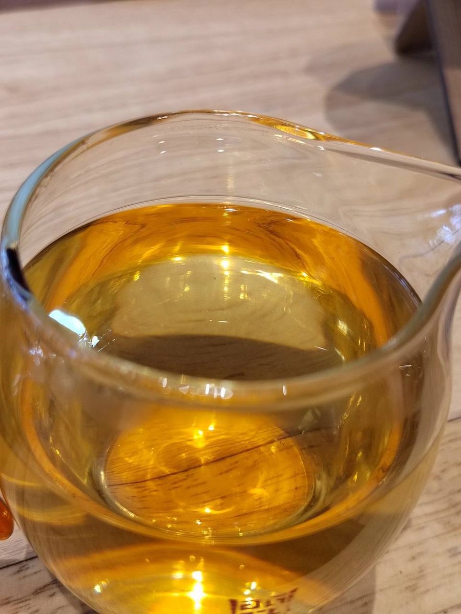 cc34211504's tweet photo. Tasting tea is like a simplified version of life, bitter first and then sweet😇 https://t.co/CmaU3qvhZz