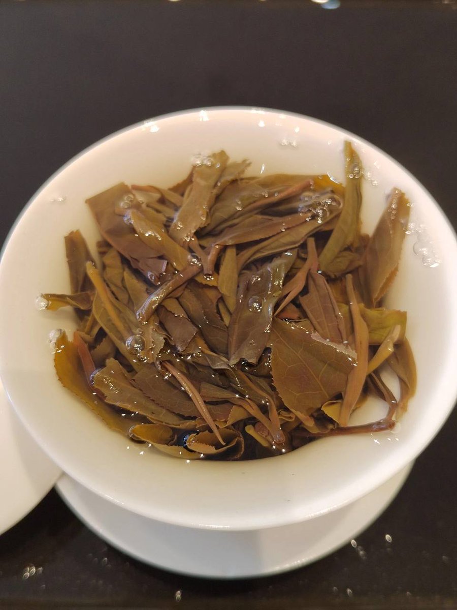 cc34211504's tweet photo. Tasting tea is like a simplified version of life, bitter first and then sweet😇 https://t.co/CmaU3qvhZz