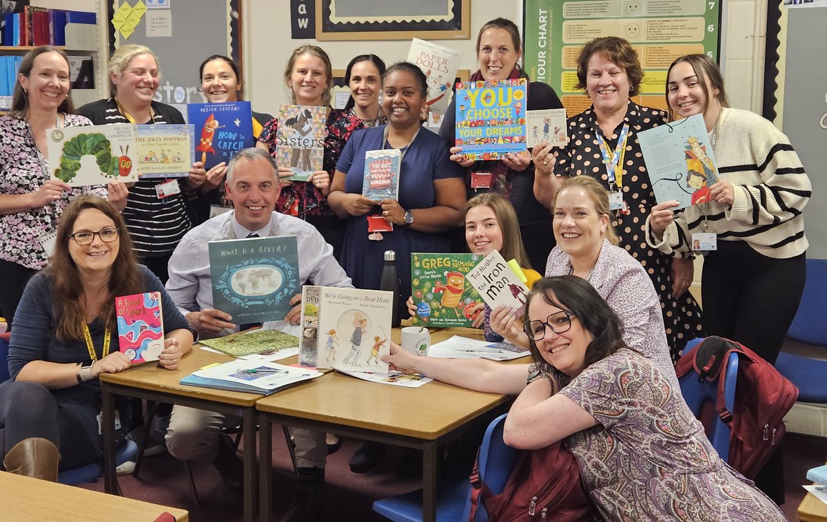 evevollans's tweet photo. Today was our first @OpenUni_RfP @The_UKLA Teacher Reading Group for Ivybridge area. We had really insightful discussions about #RfP &amp; shared magnificient texts &amp; tested our knowledge 1/2 @WPPS__ @westcountryST @ReHaring @Nathanwkemp @SuCostello @TeresaCremin #readingteachers https://t.co/ltekLyaor5