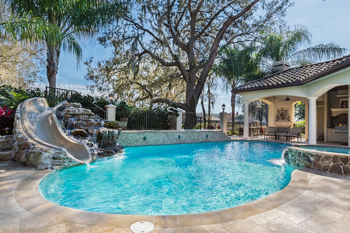 PoolTogetherCA's tweet photo. Did you know? A well-maintained pool or spa uses significantly less water than an irrigated lawn? Discover more ways that your pool is #waterwise: https://t.co/iLeWYLJdmc https://t.co/axV2FvlAwO