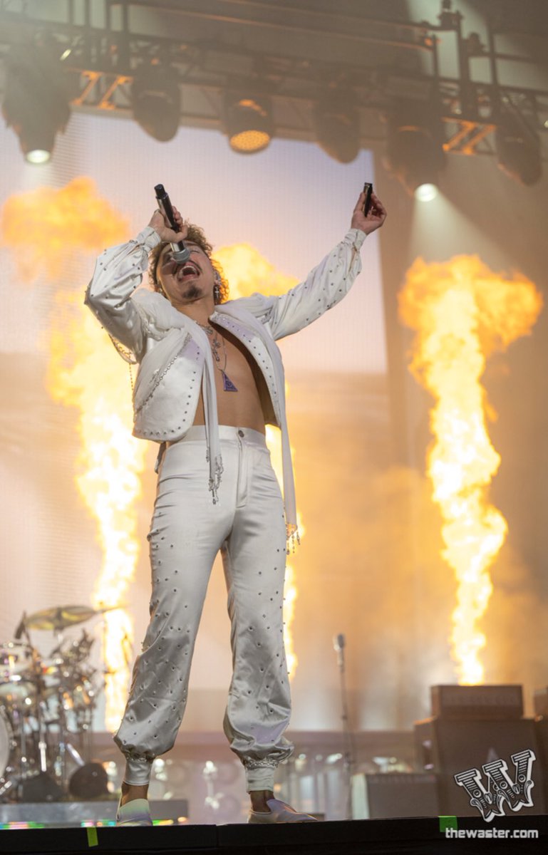 WasterInc's tweet image. Another amazing weekend at @seahearnow !! Check out our review and photos from Day 1, with Babe Rainbow, @TASHSULTANAA @GretaVanFleet @NRateliff and more 🎸🎶😎