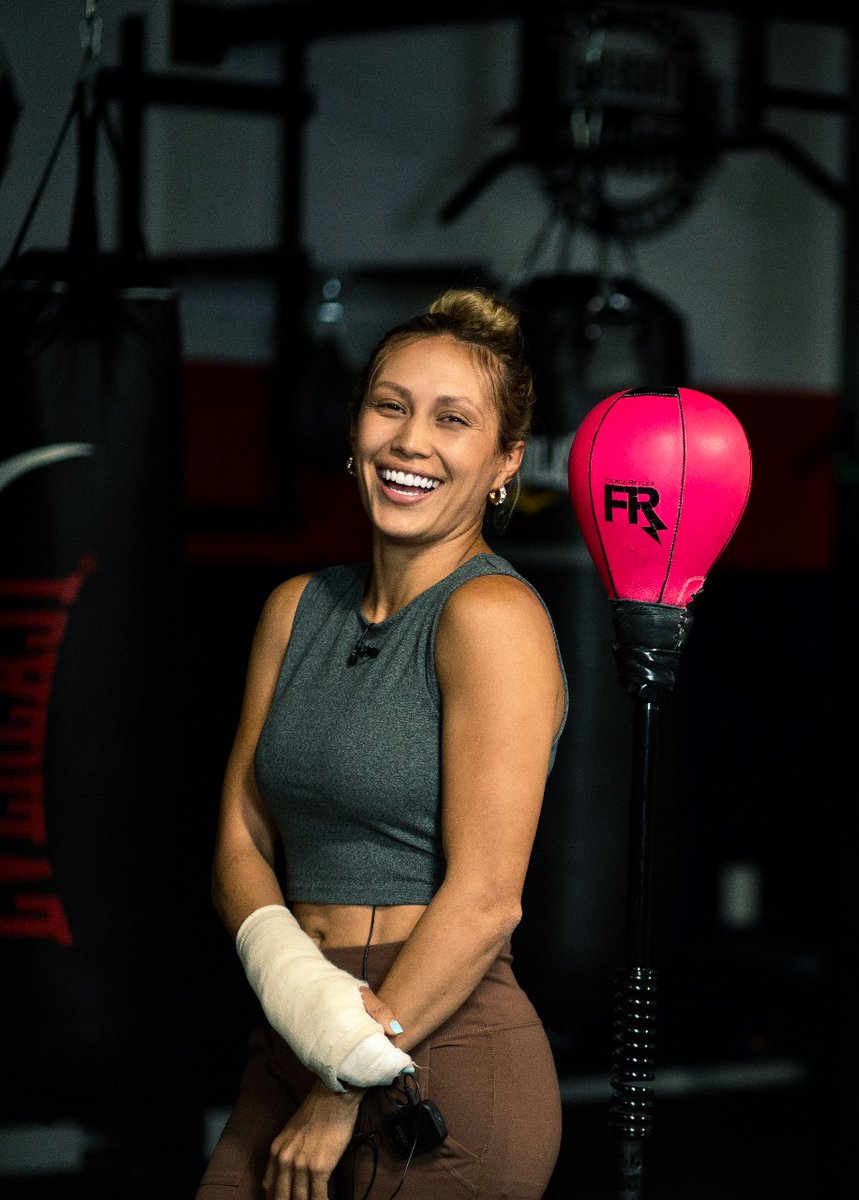 FierceReflex's tweet photo. Are you ready? The champion is here 🏆💪🏻with a new challenge for you …   

Stay tuned for updates from @SeniesaEstrada  for the #FRChallenge 🔥

📸: @janinegarcia 

#FierceReflex #seniesaestrada #BeFierce #cobrabag #boxing #MMA #UFC #cardio #fitness #FRfamily #FierceFam https://t.co/OK8thA3lsr