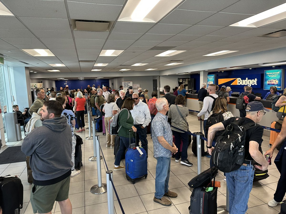 Worldin80Drinks's tweet photo. If you’ve rented from @Budget my advice is to cancel. Part of the line at  @DenverAirport.   So far 30 minutes &amp; Probably another 90 after online pre-check. No customer service. In 40 years of travel I’ve never seen a rental car counter line like this one! https://t.co/ErC6GyiZxi