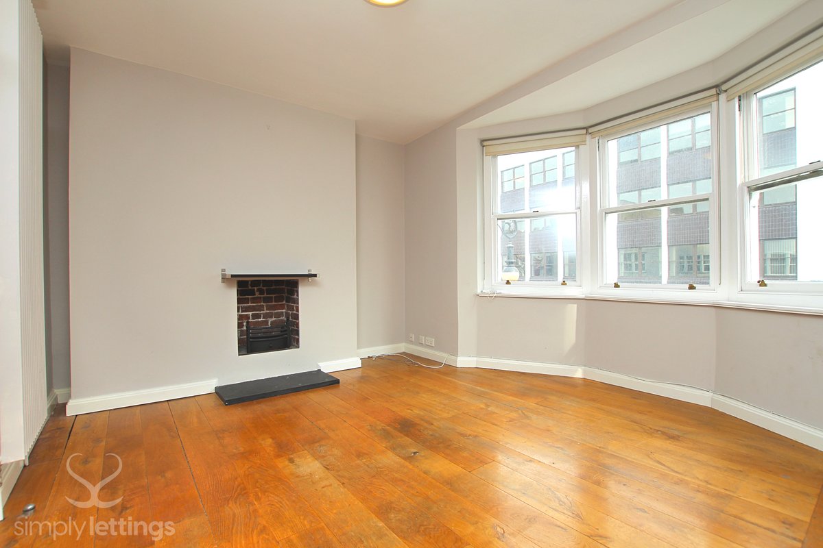 simplylett's tweet photo. #ToLet A modern one bed second floor #Flat close to #Brighton Station - £1,195PCM! VIDEO TOUR: https://t.co/VSqU7bWmny PROPERTY DETAILS: https://t.co/N6ypFhU31x Call 01273 729 000 to view! #Lettings #Property #SimplyLettings https://t.co/5vhBqF1P7i