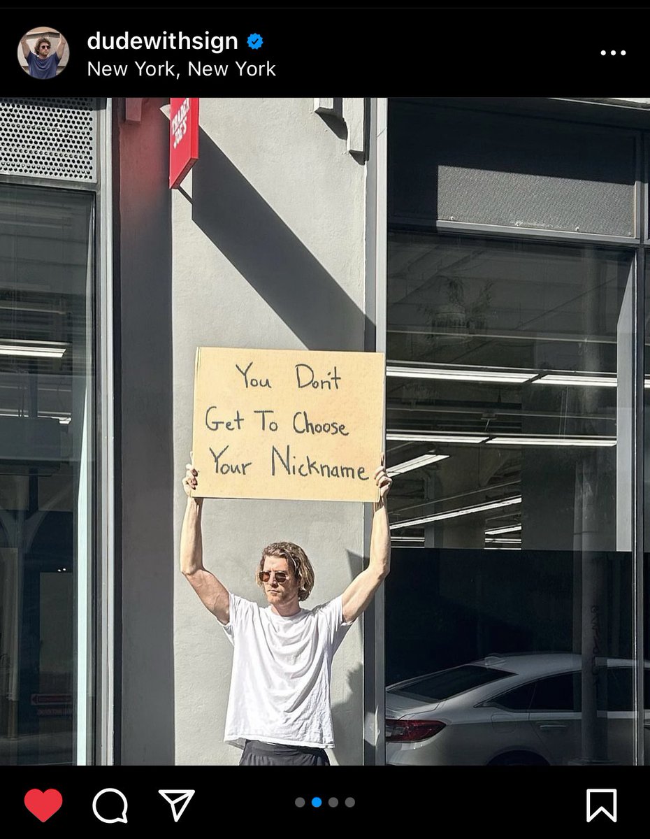 RealRis16's tweet image. #PSA 🌚  #DudeWithSign