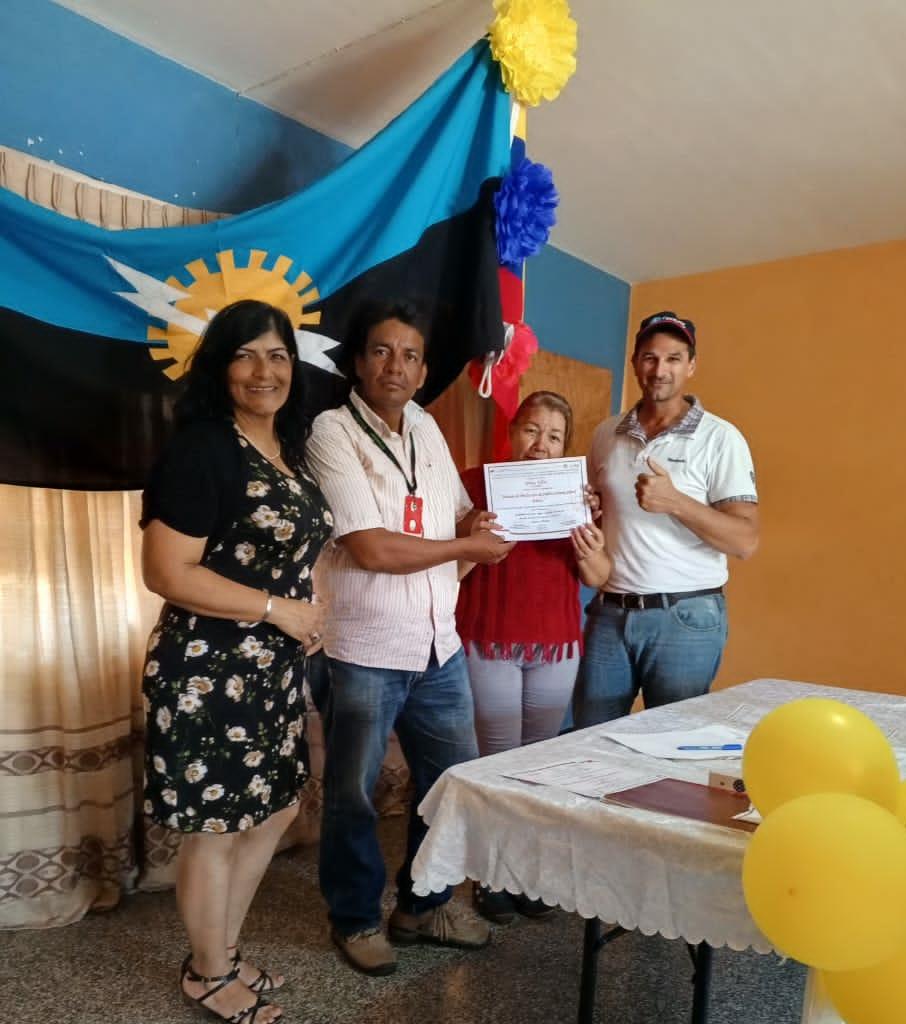 AlvarezDaniel58's tweet photo. Hoy 20/09/23.Acto de Entrega de Certificados  Diplomado Sist. Producc. Hidrocarb.
Nivel Intermedio, a 24 estudiantes de  la Clase Trabaj organiz del Equip de Estud Sala COL Lags Sur. UBTJR. #SINTRAPEMLAGS
  #SomosUBTJR #SomosMiliciaBolivariana_ #YaTenemosCandidatoEsNicolasPal’24 https://t.co/qNw3ygH2Wn