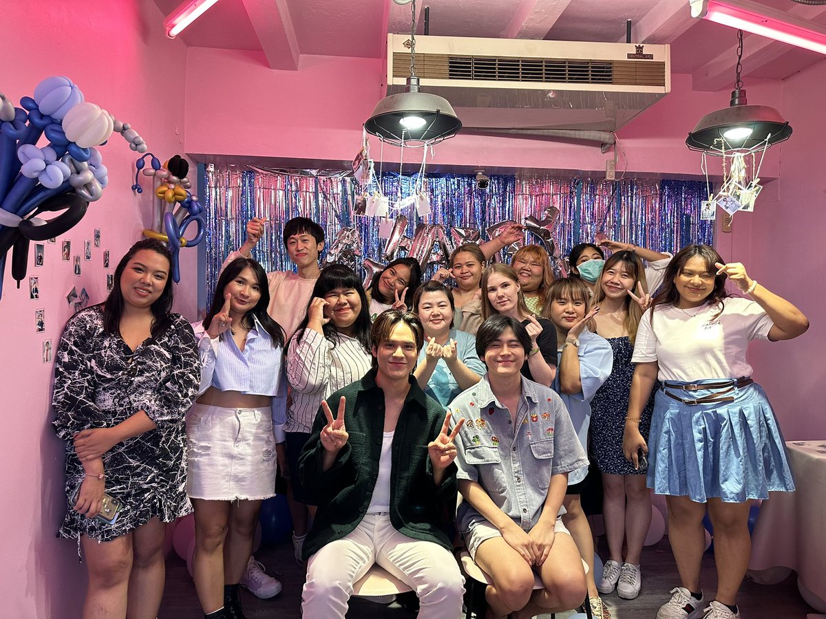 natponboy's tweet photo. ไม่รู้จะเริ่มยังไงดีเลยอ่ะ วันนี้ขอบคุณมากทั้งจัดงานให้ ทั้งคนที่มาหากันเลย คนที่ไม่ได้มาหาก็ด้วยนะ 😂 จริงๆทั้ง 2 วันเลยนะ ทุกอย่างมันมีความหมายกับบอยมากจริงๆ อยู่กับบอยไปนานๆ รอดูทุกวันของบอย รออยู่ในใันที่บอยประสบความสำเร็จนะครับ รักทุกคนมากๆนะครับ ❤️ #natponboy #คาเฟอีนของบอย https://t.co/FOiT38b7rs
