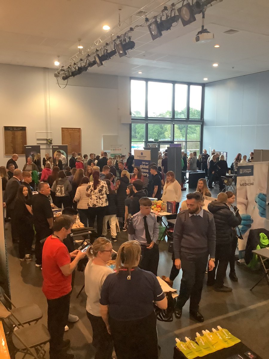 DennyComputing's tweet photo. Come and visit us at the @DennyHighSchool careers evening tonight #PupilPathways Also great to catchup with former pupils #technologies #prideinDennyHigh https://t.co/GMcr2yUiNh