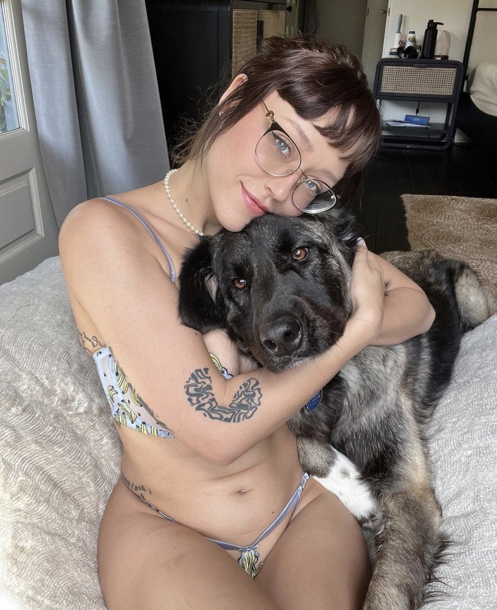 Ciara_1012's tweet photo. I’m sending nude to first 10 to DM hi https://t.co/Hd4iFCZhyz
