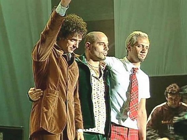 ImagenRetro's tweet photo. Un día como hoy pero de 1997, Soda Stereo finalizaba su histórica gira "El Último Concierto" frente a 65 mil personas. ¡Gracias Totales! https://t.co/dDVGitp9JA