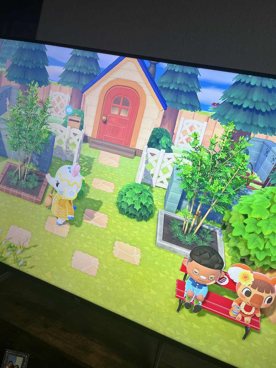 JulianshOVGM's tweet photo. Los vecinos visitando la nueva casa de la isla hehe 🙃
#nintendo #nintendoswitch #acnh #acnhcommunity #animalcrossingespañol #AnimalCrossingNewHorizons #animalcrossing #nintendo #nintendoswitch #nintendogamer #nintendolife #latinogamer #acnhLatino #acnhespaña #acnhSwitch https://t.co/RLZhrRYehd