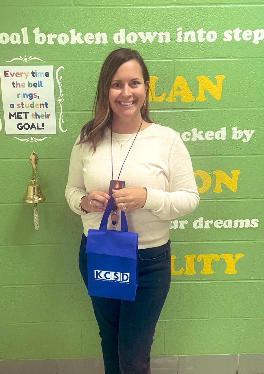 kgavincahill's tweet photo. Ryland #kcsdlitleaders selected 1st Grade teacher Mrs. Morris as their @Amplify 🌟sparkler🌟! https://t.co/wZ1k56Gv3A