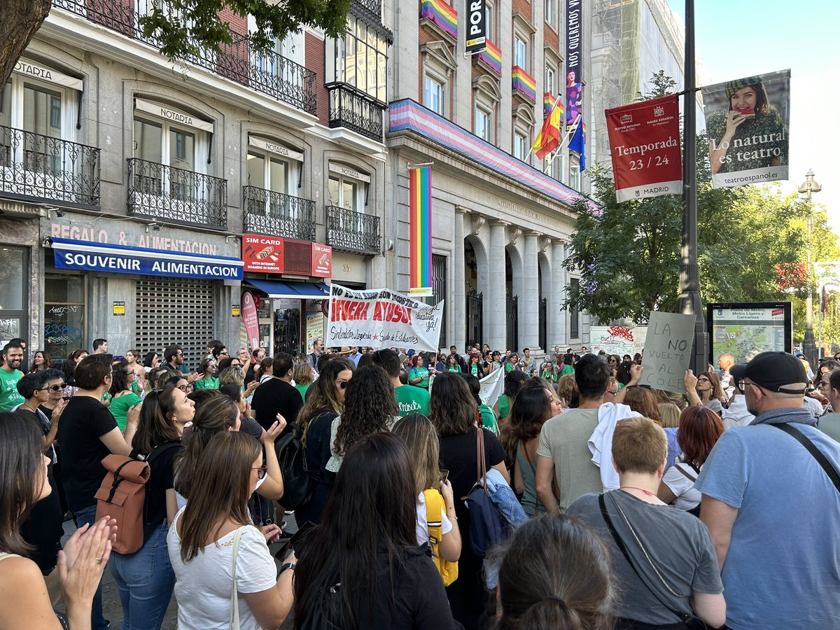 Ayuso escucha LA PÚBLICA ESTÁ EN LUCHA! 💪🏻💚