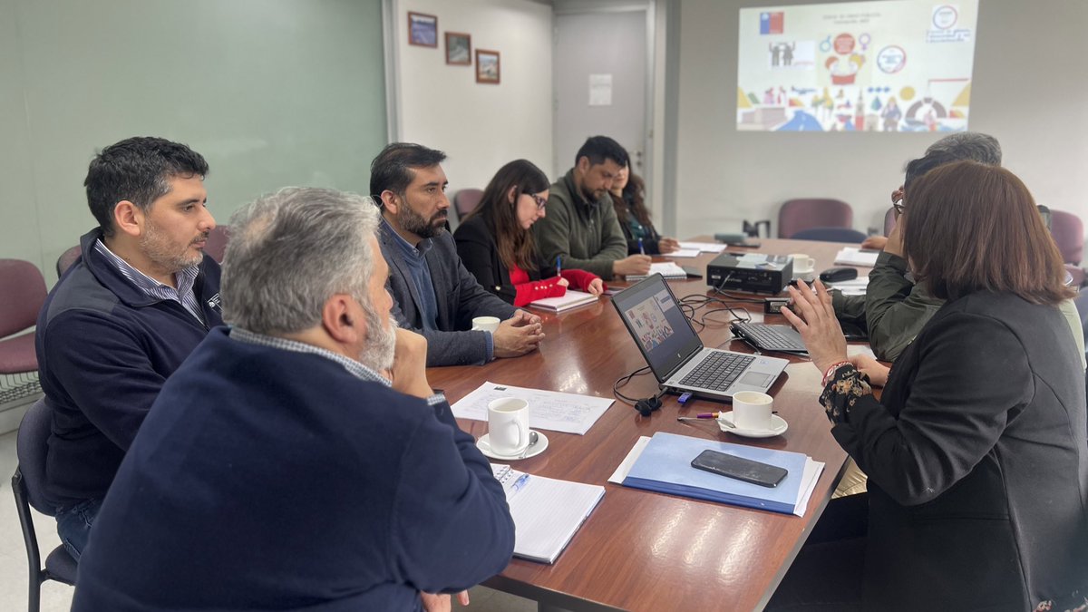 MOPBiobio's tweet photo. Nos reunimos junto a directores y directoras de servicio @MOPBiobio con el fin de promover la equidad de género en nuestros equipos.
Asimismo, el seremi @HUGOCAUTIVO entregó directrices para enfrentar el último trimestre de 2023. https://t.co/eE0vAkMPHr