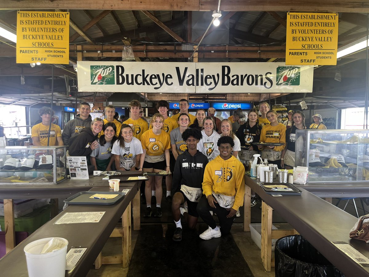 BVFairbooth's tweet photo. Track kids served more than just humans breakfast today! ❤️🎉 https://t.co/J3LYK3G4FC