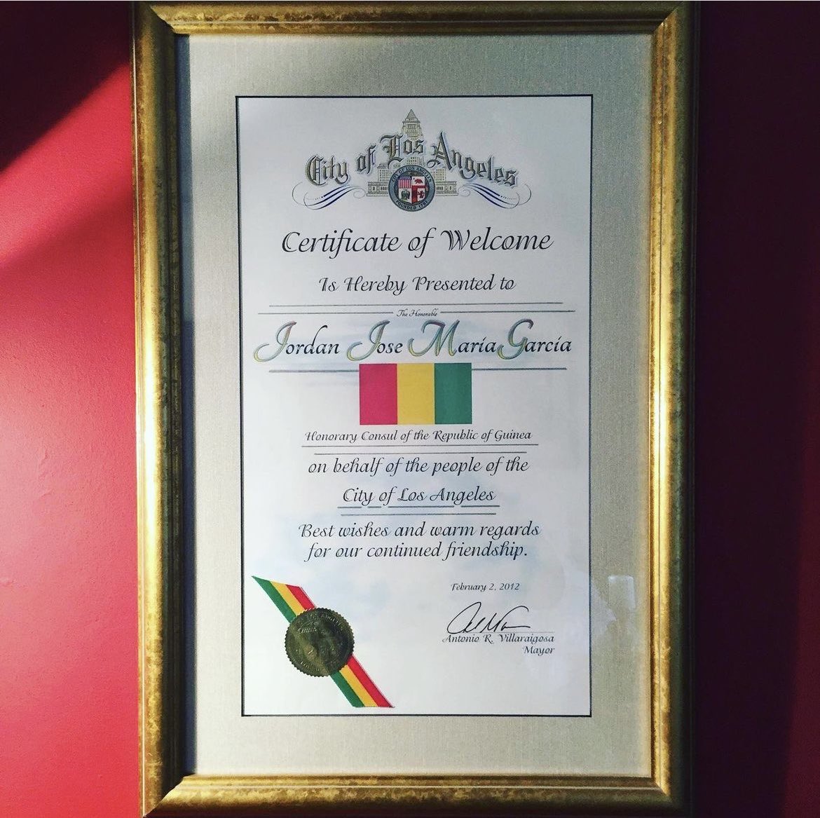 ConsulofGuinea's tweet photo. En 2012 je recevais du Maire de Los Angeles le fameux Certificat de Bienvenue, pour la première fois la République de Guinée était représentée en Californie… #guinee #conaky #cnrd @Presidence_gn @presi_doumbouya https://t.co/69IybL7JWX