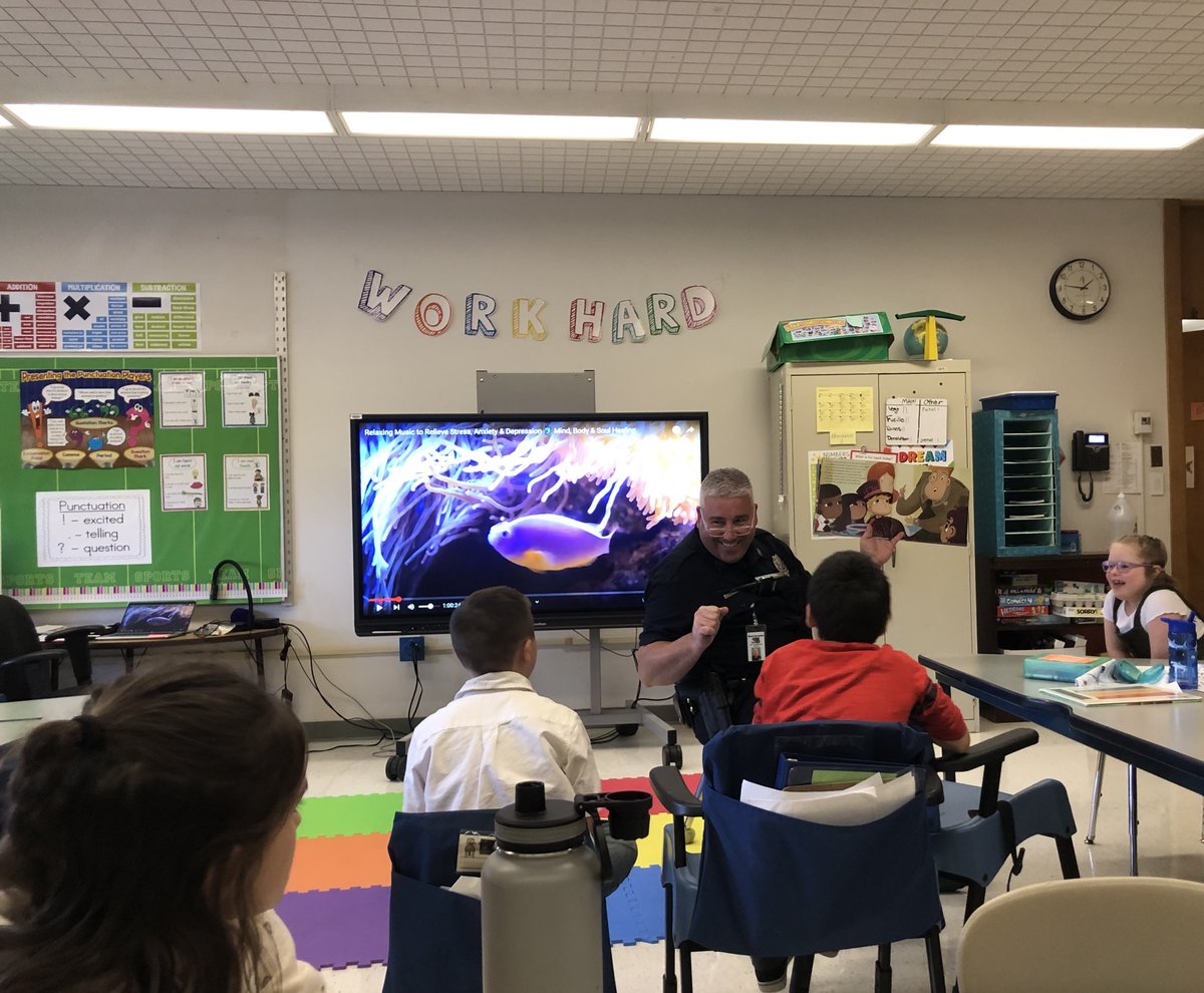 Split_Rock1's tweet photo. Officer MacDerment visited Mr. Schmidt's classroom for a read aloud today! #OurSROROCKS @WestGeneseeCSD https://t.co/tpZWRbG7EF