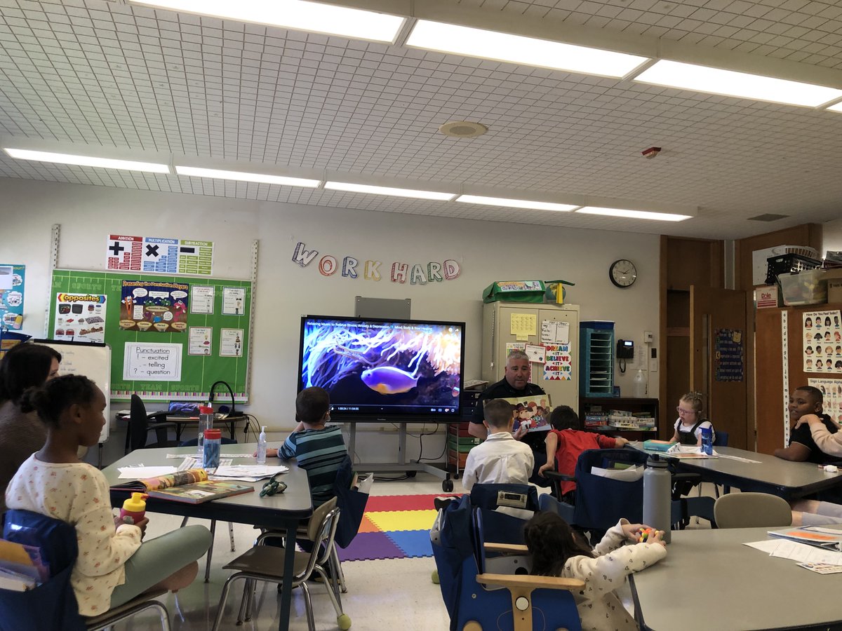 Split_Rock1's tweet photo. Officer MacDerment visited Mr. Schmidt's classroom for a read aloud today! #OurSROROCKS @WestGeneseeCSD https://t.co/tpZWRbG7EF