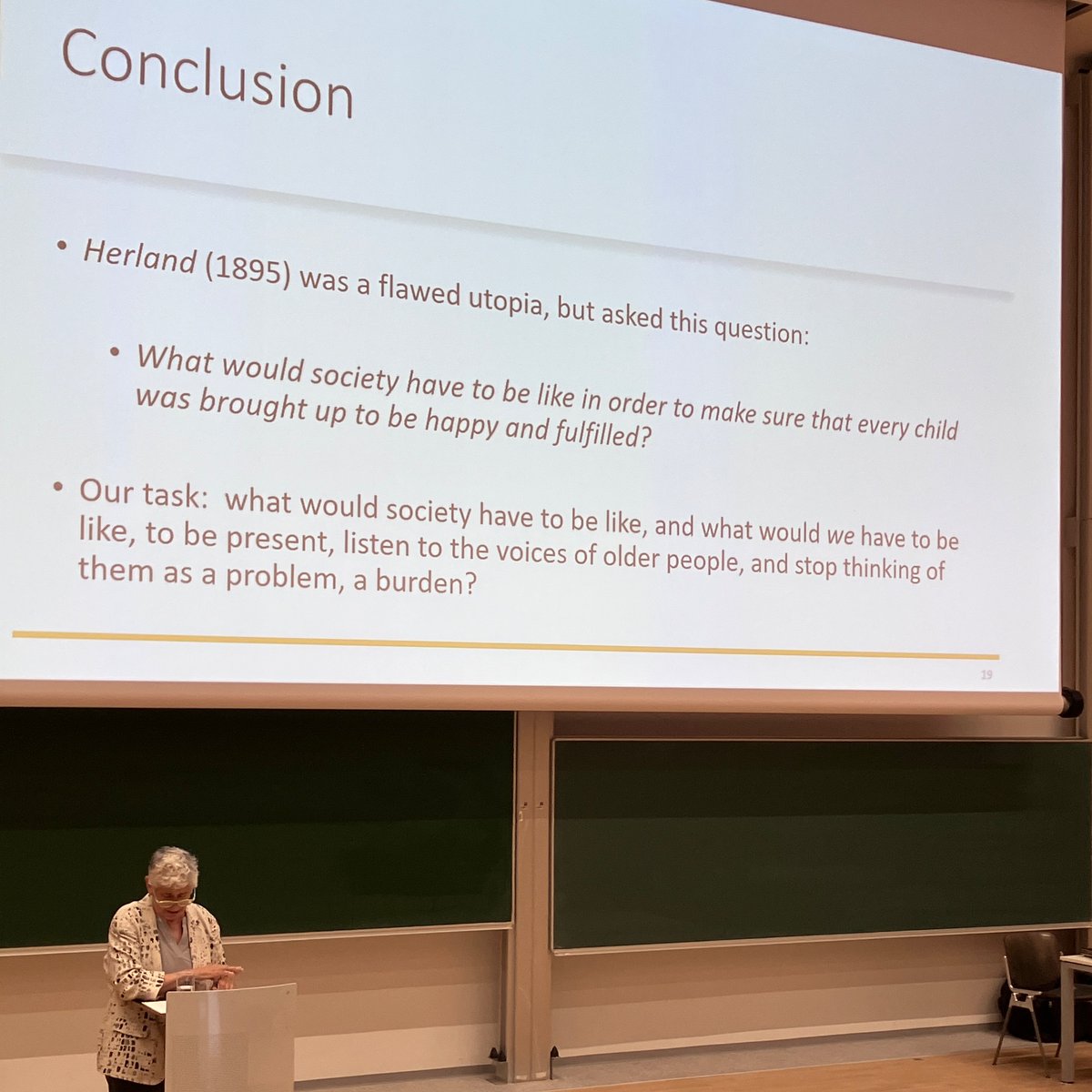 but a few scenes from day 1 of #agecaregraz2023 conference,  featuring the opening keynote by Joan Tronto (!!!) and the “lines of help” exhibition about 24/7 carers. #gerotwitter