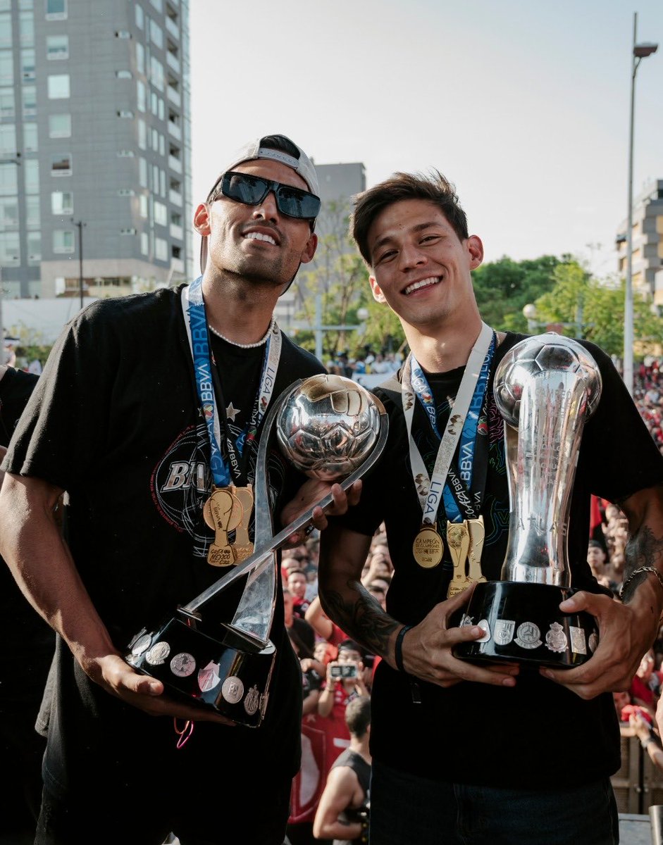 🤜🏽🤛🏻 ❤️