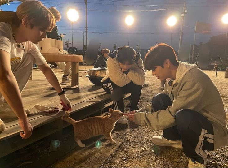 StrayKidsBrasil's tweet photo. 🤍| Desejamos uma boa recuperação para os nossos meninos, e que eles fiquem totalmente bem logo🥺🙏🏻

O nosso coração fica apertado, mas vamos nos concentrar em mandar muitas mensagens de amor para eles 💕

@Stray_Kids #StrayKids #스트레이키즈 https://t.co/Jrokql2n0N