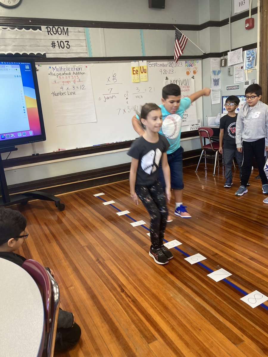 WeeLearnW_MrsA's tweet image. Today I had students JUMPING for math! We used a number line to skip count! #weelovemath