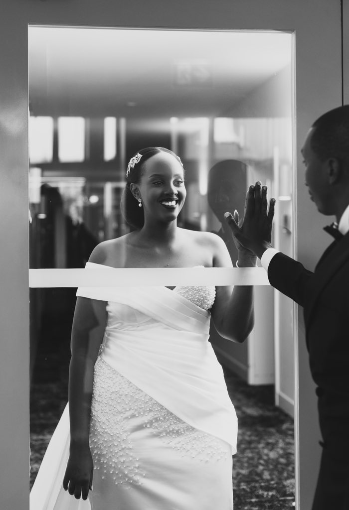 PhotogenixRw's tweet photo. “Every black and white photo tells a story, and ours is a love story for the ages.” 🖤🖤
.
#Rwanda

📸: @PhotogenixRw https://t.co/WDAcTMvY90