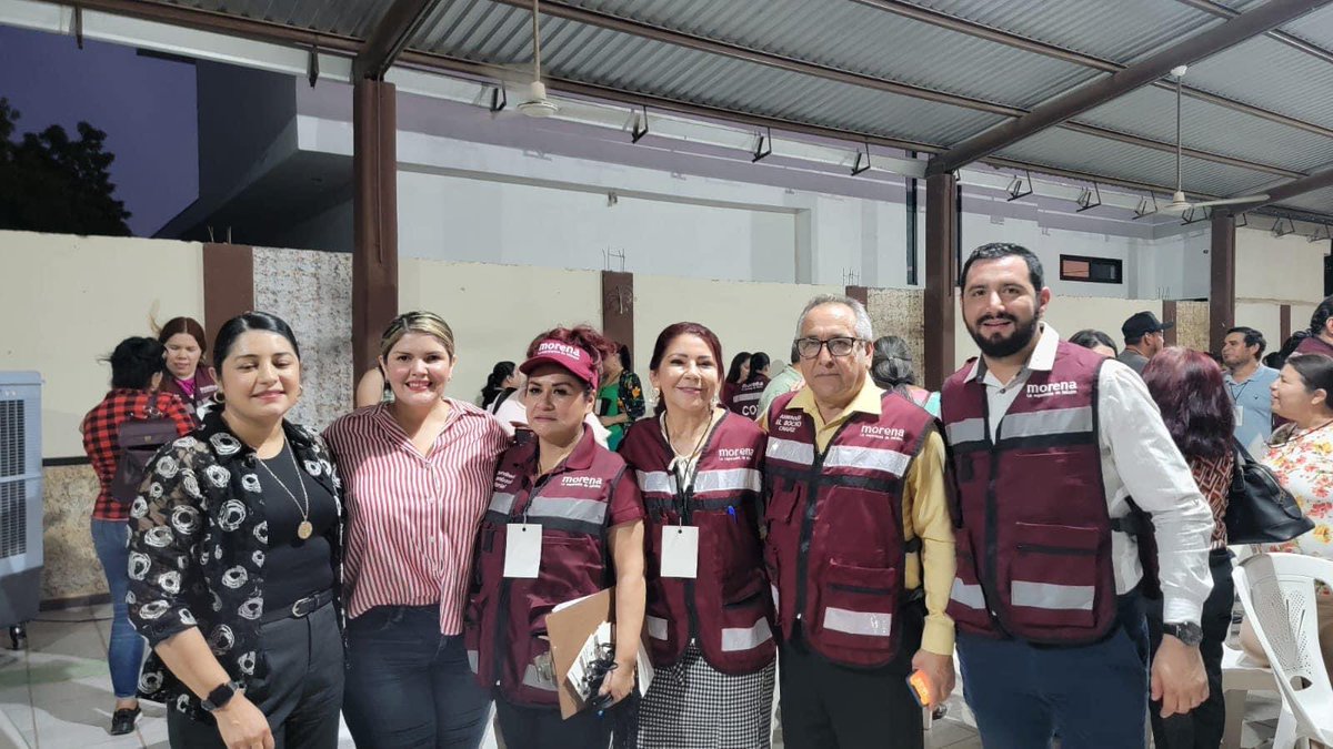 AgustoConclaudi's tweet photo. La estructura, la base y el pueblo son la prioridad de nuestro partido, Morena.
Me dio mucho gusto saludar a muchos amigos en la Reunión de organización con enlaces seccionales de Comités en Defensa de la 4T, en equipo las cosas salen mejor.
#MorenaSinaloa #LaEsperanzaNosUne https://t.co/rZNPm0dJNV