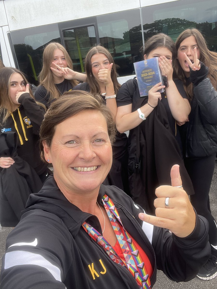 CaldiesPE's tweet photo. Congratulations to the yr11s netballers today - you smashed it with 2 fabulous wins!! Super proud of you all https://t.co/5XIPcXxoH7