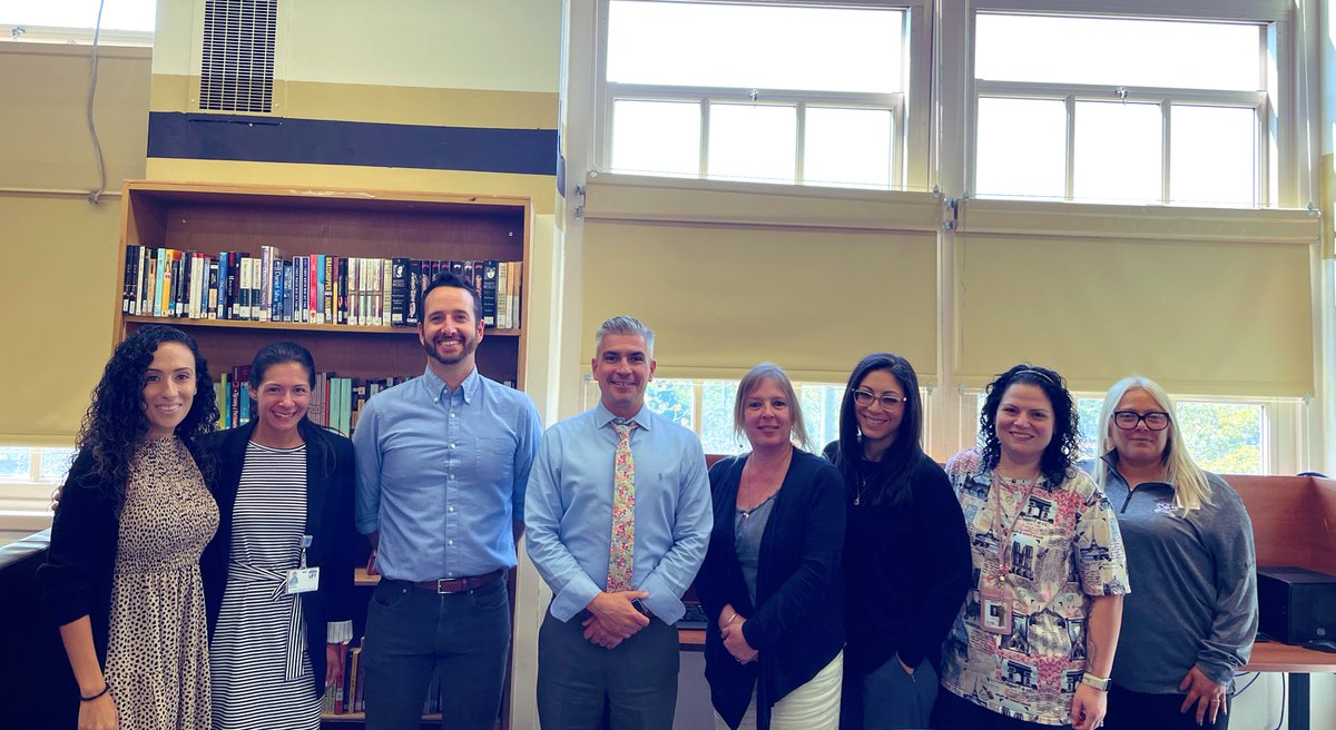 CuomoHanley's tweet photo. Grateful for the opportunity to learn with and from brilliant @UFTTchrCENTER colleagues and @mmcdowell13. Thank you for hosting @Erlenwein! We are excited to build coherence across our elementary, middle and high schools in D31 and to measure impact 🤩 https://t.co/5t3BjSTafI