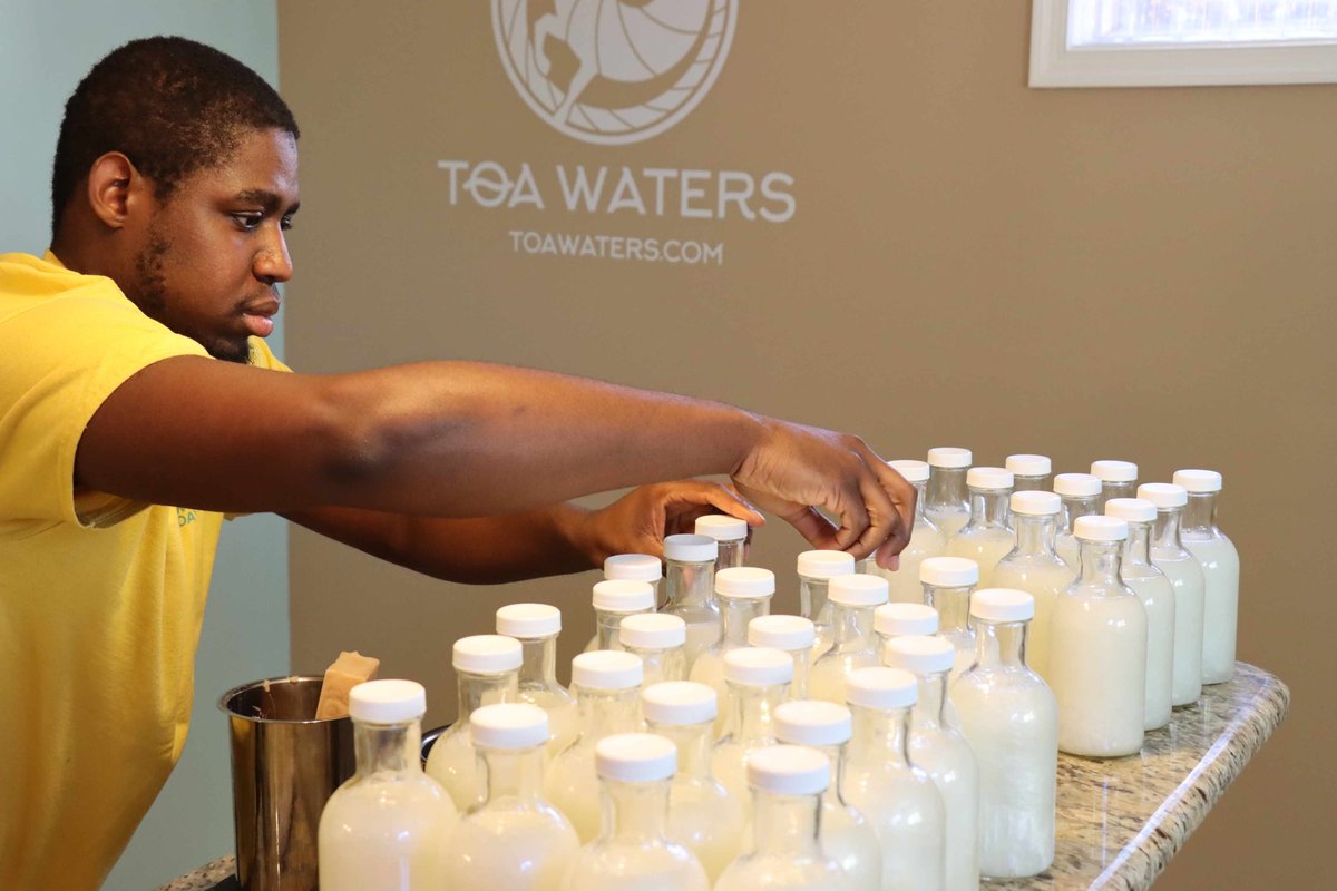 TOAwaters's tweet image. We&apos;re getting ready to wax, seal, and deliver these bad boys! 

#howitsmade #howitsdone #makingsoap #makingbubblebath #smallbusiness #shopsmall #smallbiz #GetYourTOAon #TOAforLife