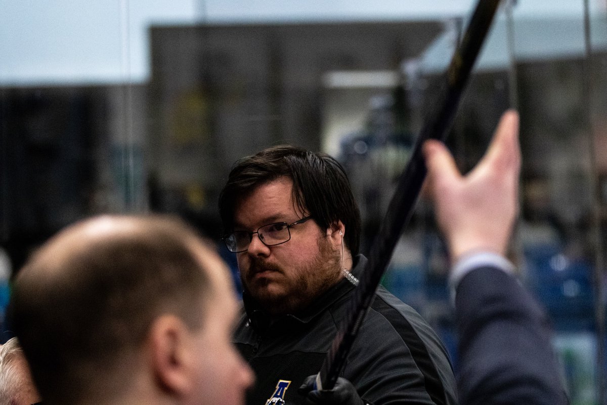 The man, the myth, the legend!

On National Equipment Manager Appreciation Day, we want to say thanks to Tom Carroll!  

Thanks Tommy, for everything you do for Alaska hockey!  

#NanookNation x #OneMore