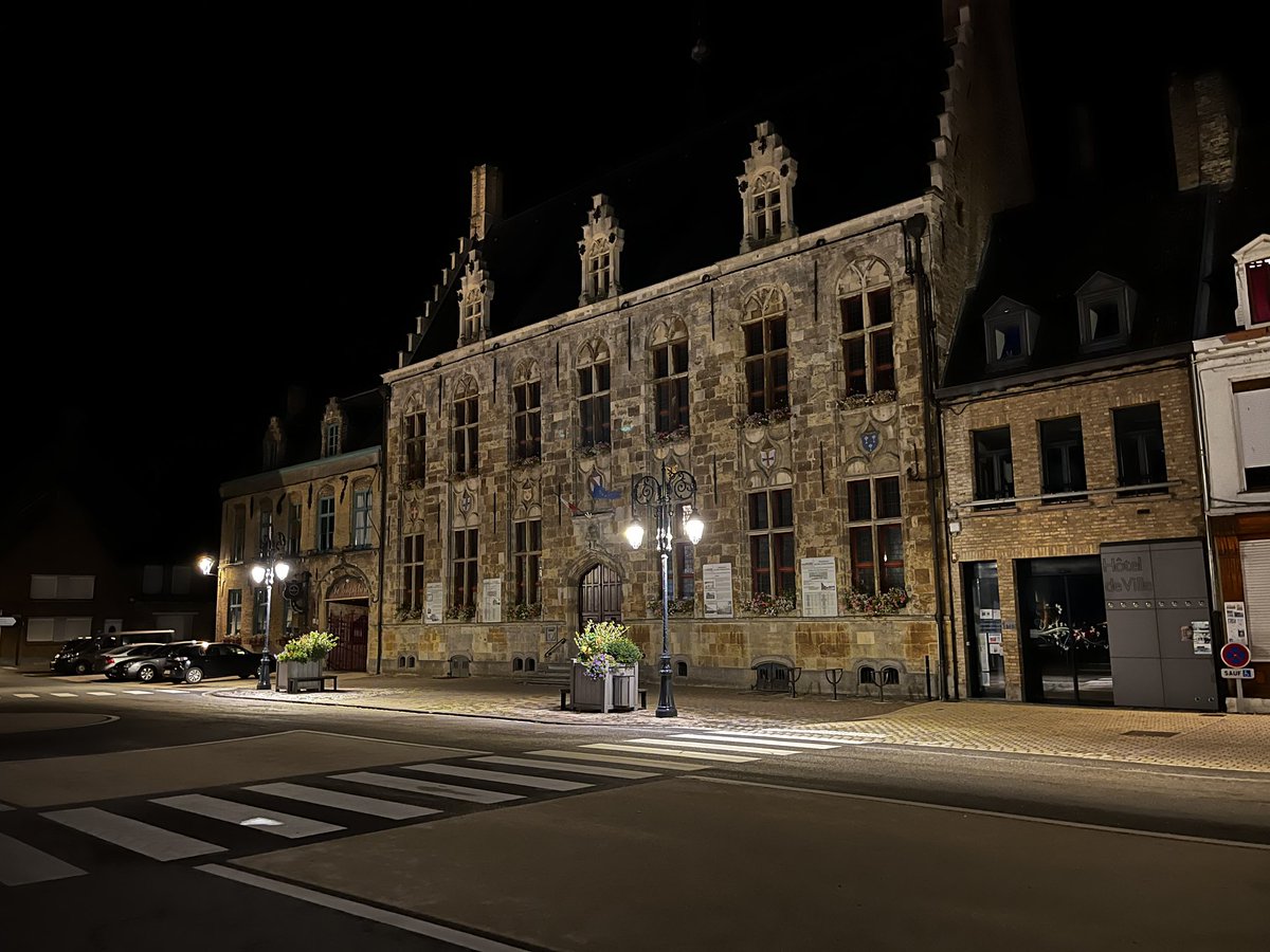 EnergieFlandre's tweet photo. En images - les travaux de rénovation de l’#eclairagepublic se poursuivent à #Hondschoote 
✅ éclairage led
✅gradation
✅ réduction des consommations d’électricité
Un chantier @siecf réalisé par @CiteosOfficial https://t.co/RnW8sQ9nZG