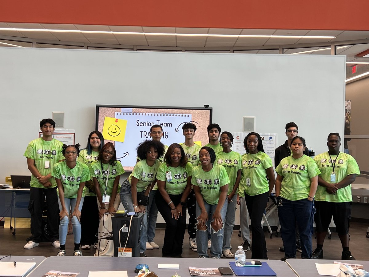 Alief_Career's tweet photo. The Senior Team was getting some training from their mentor Mrs. Harmon today on Best Practices and how to lead our next generation of CTE students to be successful. @AliefCTE @AliefISD @AliefCliniRotat #BetterTogether #WeAreAlief #AliefProud https://t.co/wUVdlZiwnF