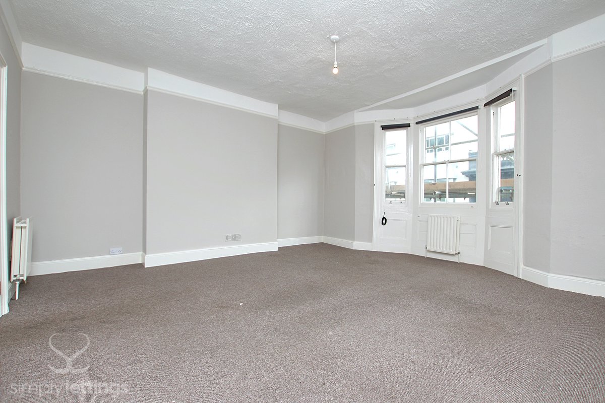 simplylett's tweet photo. #ToLet A spacuous one bed #Maisonette in the heart of #Brighton - £1,295PCM! VIDEO TOUR: https://t.co/gLH5ryDmOj PROPERTY DETAILS: https://t.co/kIjnDnA1NY Call 01273 729 000 to view! #Lettings #Property #SimplyLettings https://t.co/t3b3zX2qMC