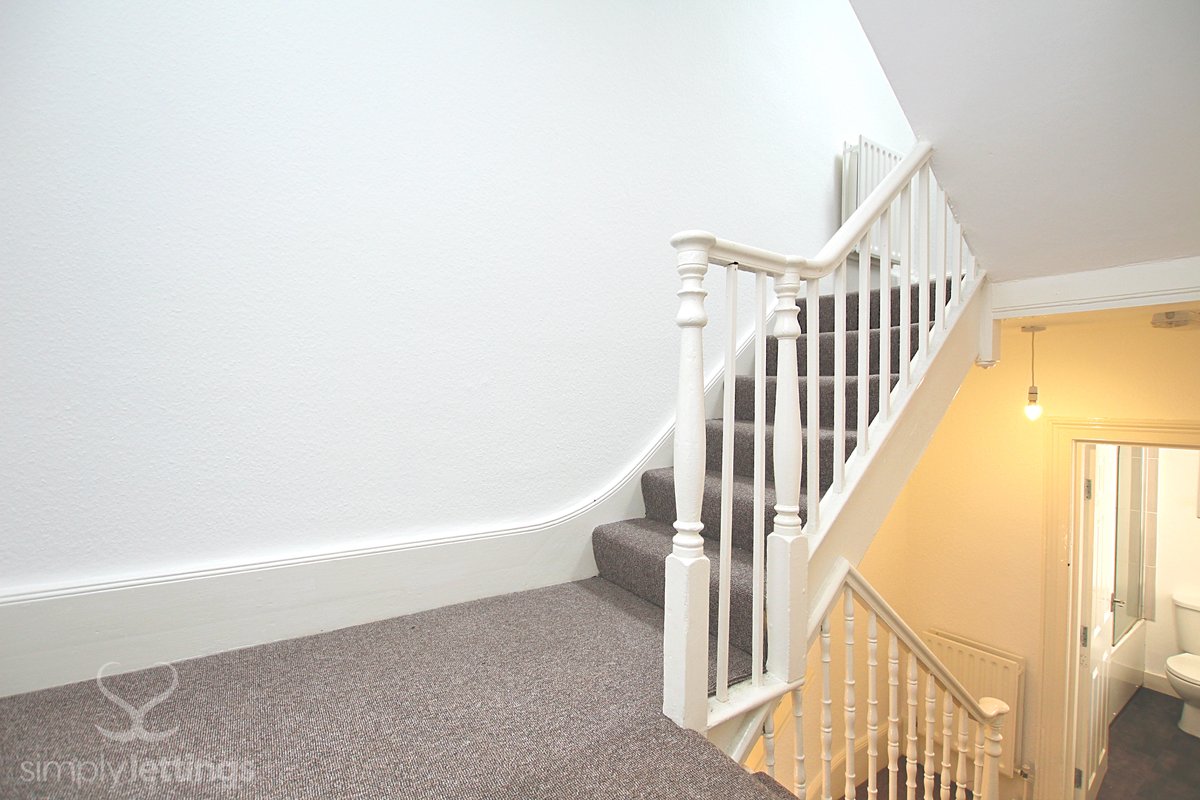 simplylett's tweet photo. #ToLet A spacuous one bed #Maisonette in the heart of #Brighton - £1,295PCM! VIDEO TOUR: https://t.co/gLH5ryDmOj PROPERTY DETAILS: https://t.co/kIjnDnA1NY Call 01273 729 000 to view! #Lettings #Property #SimplyLettings https://t.co/t3b3zX2qMC