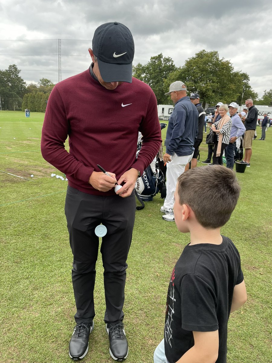 CJSaunders90's tweet image. A day Freddie will never forget at the BMW pro-am 😎 @TaylorMadeTour @BMWPGA @GarethBale11 @BenFoster @McIlroyRory #Golf #BMW #wentworth #TaylorMade