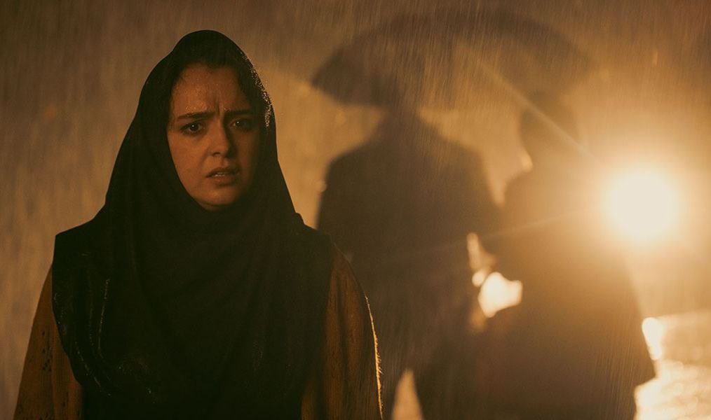 Sound8k's tweet photo. فيلم Subtraction, 2022 لا يشبه الكثير من الأفلام الإيرانية. 🇮🇷

ترصد زوجة دخول زوجها الى منزل امرأة مجهولة في حين يؤكد زوجها انه لم يكن في المدينة اساسًا لتبدأ حكاية مثيرة عن وجود اشخاص متشابهين بل متطابقين.
 فيلم للمخرج الرائع ماني حقيقي. https://t.co/WrLNDr4GWx