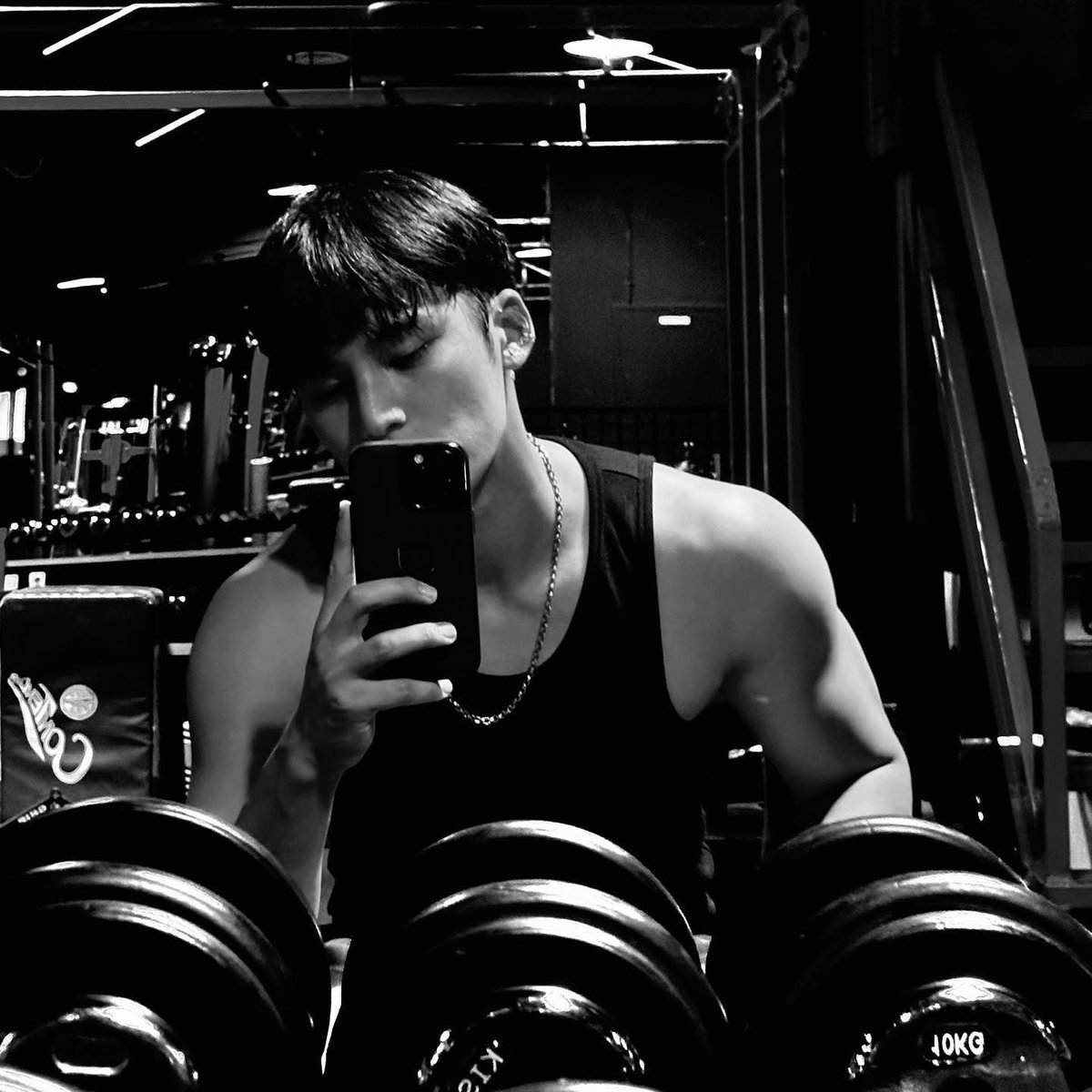 miwon17_'s tweet photo. KIM MINGYU GYM SELFIE!!!!! https://t.co/xUrQeyJWnz