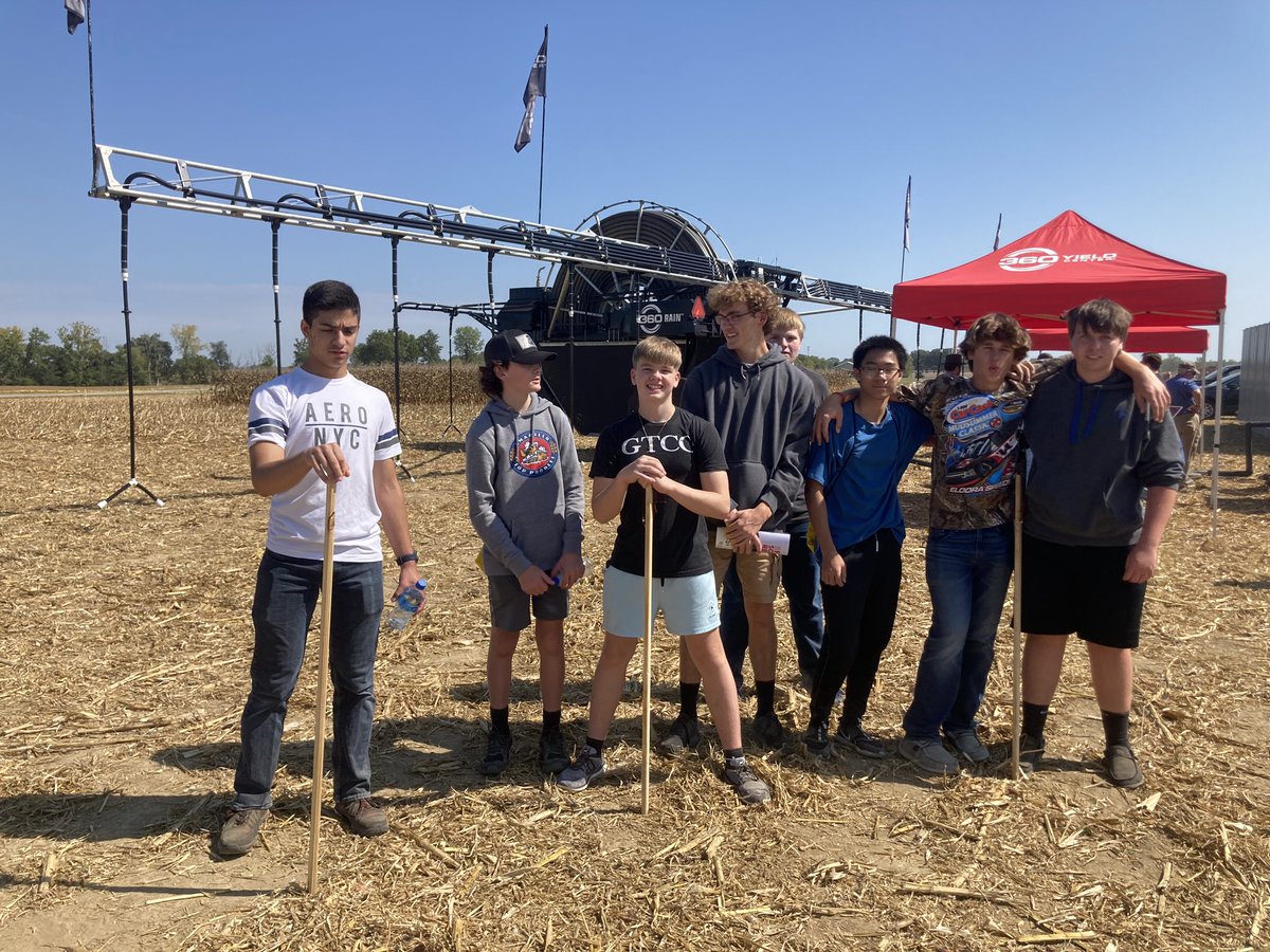 BethelMVCTCSTEM's tweet image. Fun day at @theohiostateuniversity @farmsciencereview with the HS Robotics and Industrial Robotics classes. We learned about ag innovations including robotic mowers, automated soil samplers, tractors and tillage equipment, and drones. #bethelfamily #proudtobemvctc #agengineering