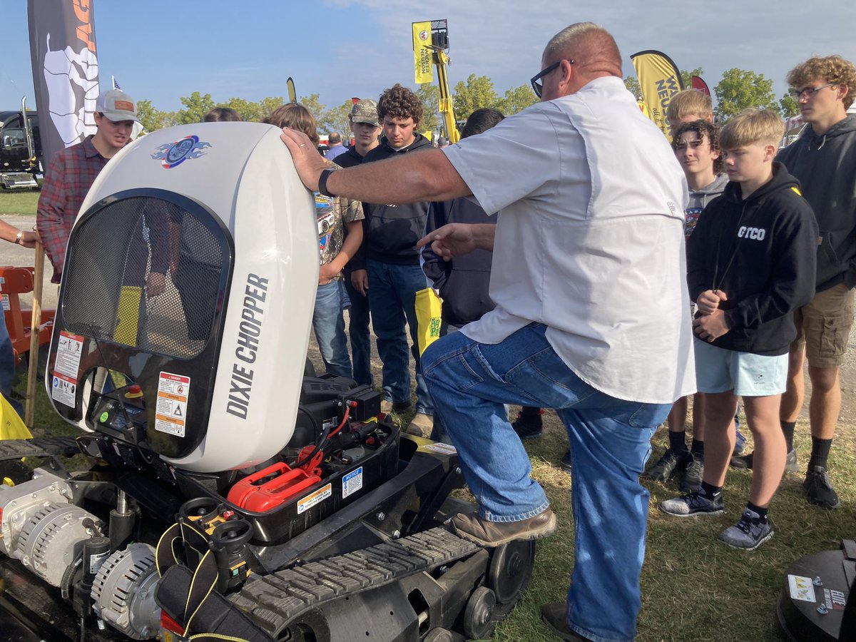 BethelMVCTCSTEM's tweet image. Fun day at @theohiostateuniversity @farmsciencereview with the HS Robotics and Industrial Robotics classes. We learned about ag innovations including robotic mowers, automated soil samplers, tractors and tillage equipment, and drones. #bethelfamily #proudtobemvctc #agengineering